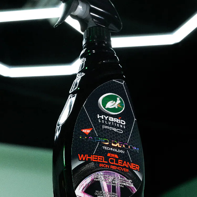 美國龜牌 Hybrid Solutions Pro 輪圈去鐵粉清潔劑 680ml 瓶身角度展示