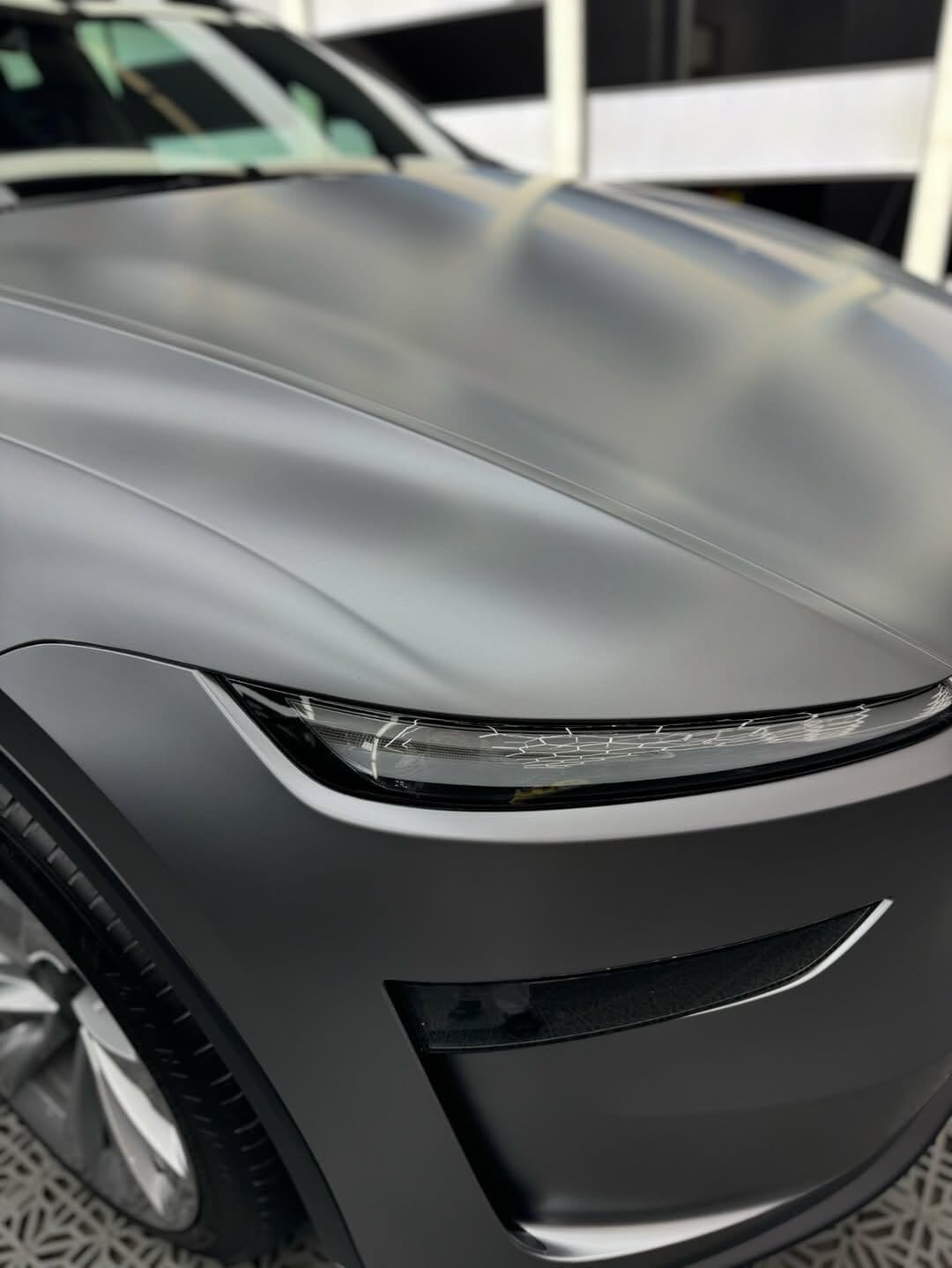 CARPRO MadMatte 保護 PPF 隱形車貼及改色膜不變光澤效果 側面- MOOBI 貓比