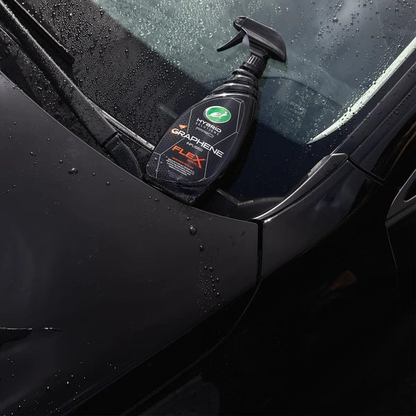 美國龜牌 Hybrid Solutions Pro Graphene Flex Wax 680ml 瓶身角度展示 2 - MOOBI 貓比
