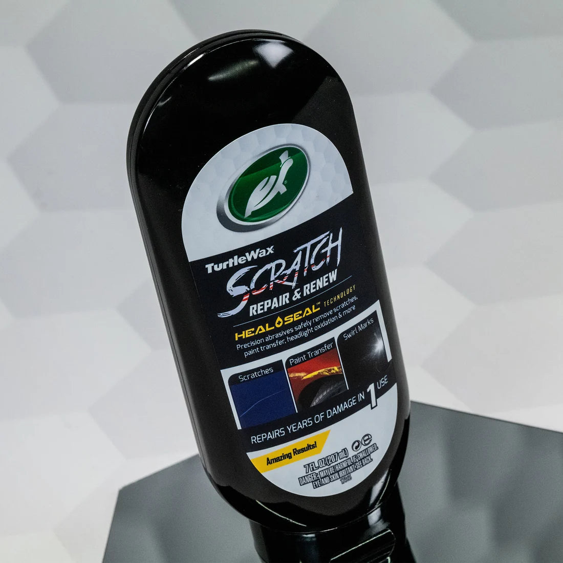 美國龜牌 Scratch Repair & Renew 207ml 瓶身斜角展示 - MOOBI 貓比